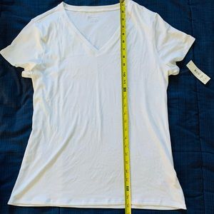 NWT V-neck t-shirt